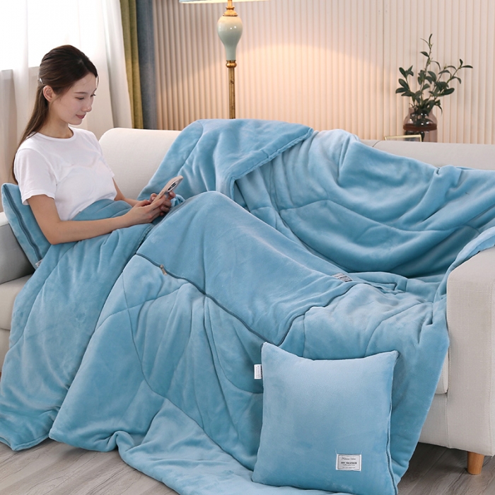 91家纺网 家纺一手货源 找家纺 照世家纺 2024新款牛奶绒贴布绣抱枕被 天空蓝