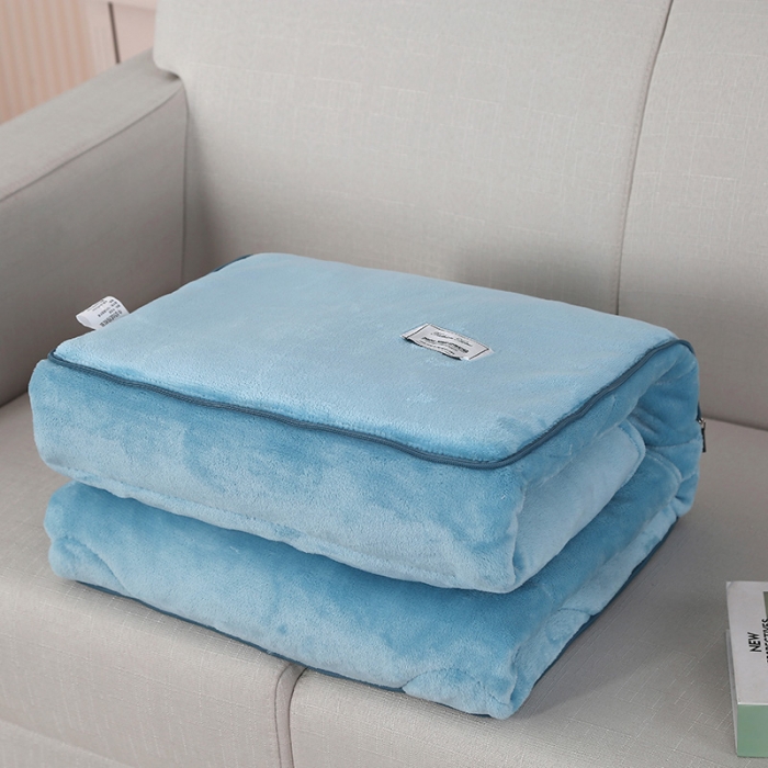 91家纺网 家纺一手货源 找家纺 照世家纺 2024新款牛奶绒贴布绣抱枕被 天空蓝