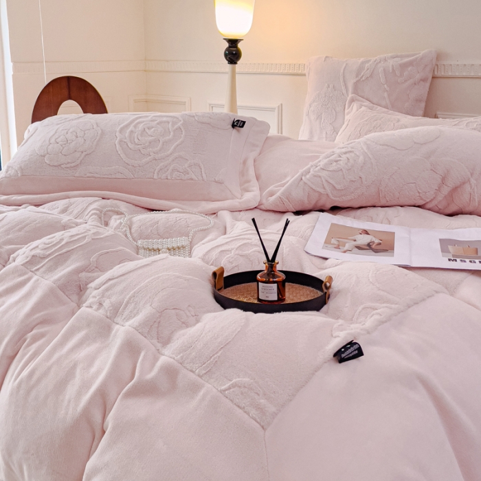 91家纺网 家纺一手货源 找家纺 （总）品家居 2025新款AB版高克重兔绒牛奶绒四件套-花颂