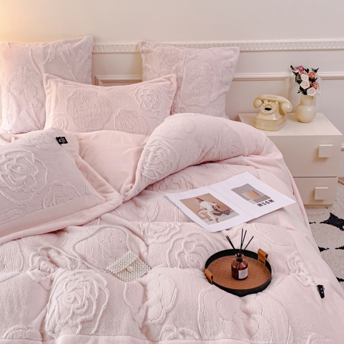 91家纺网 家纺一手货源 找家纺 （总）品家居 2025新款AB版高克重兔绒牛奶绒四件套-花颂