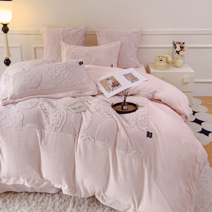 91家纺网 家纺一手货源 找家纺 （总）品家居 2025新款AB版高克重兔绒牛奶绒四件套-花颂