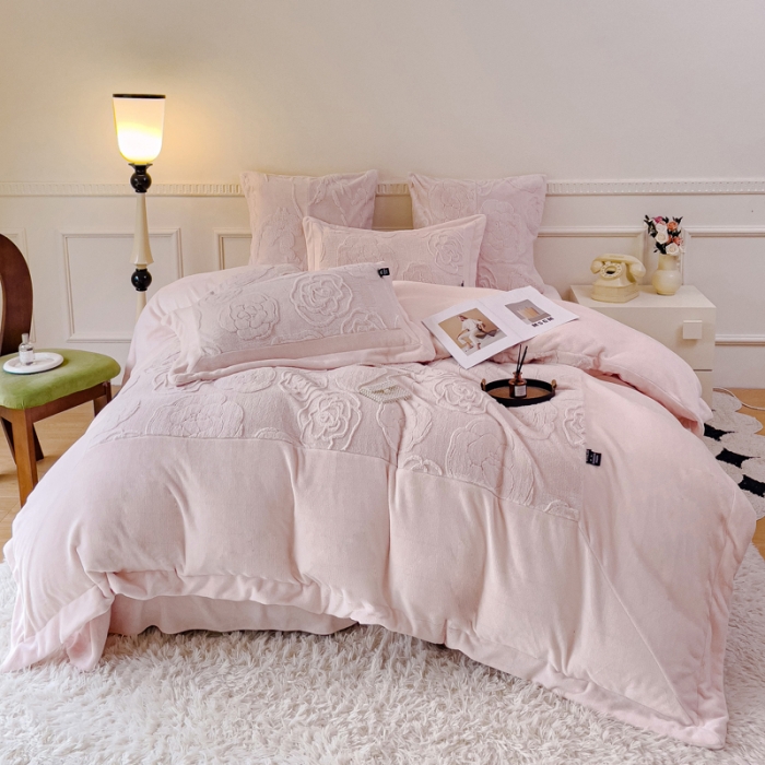 91家纺网 家纺一手货源 找家纺 品家居 2025新款AB版高克重兔绒牛奶绒四件套-花颂 花颂-粉色