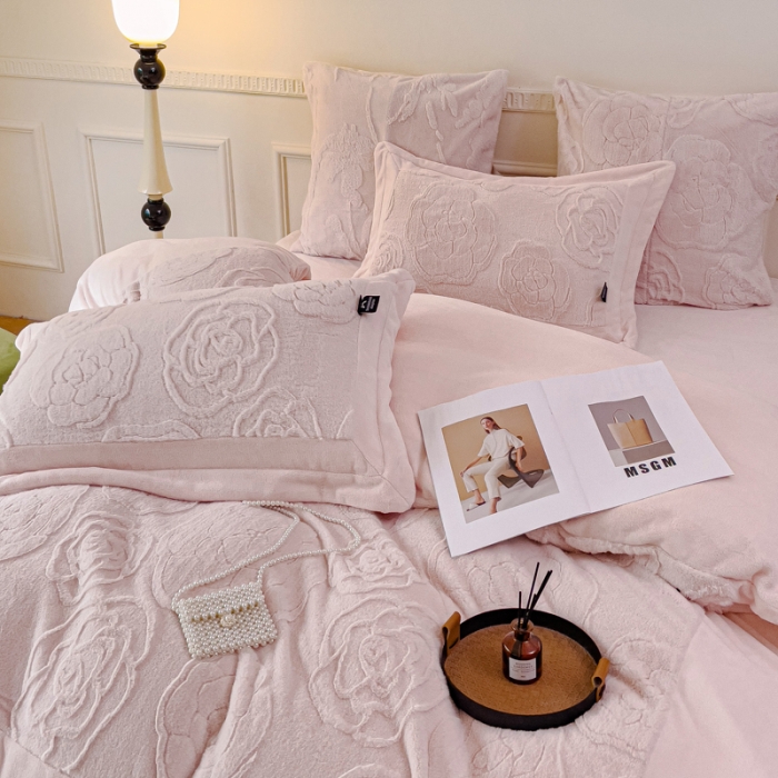 91家纺网 家纺一手货源 找家纺 品家居 2025新款AB版高克重兔绒牛奶绒四件套-花颂 花颂-粉色