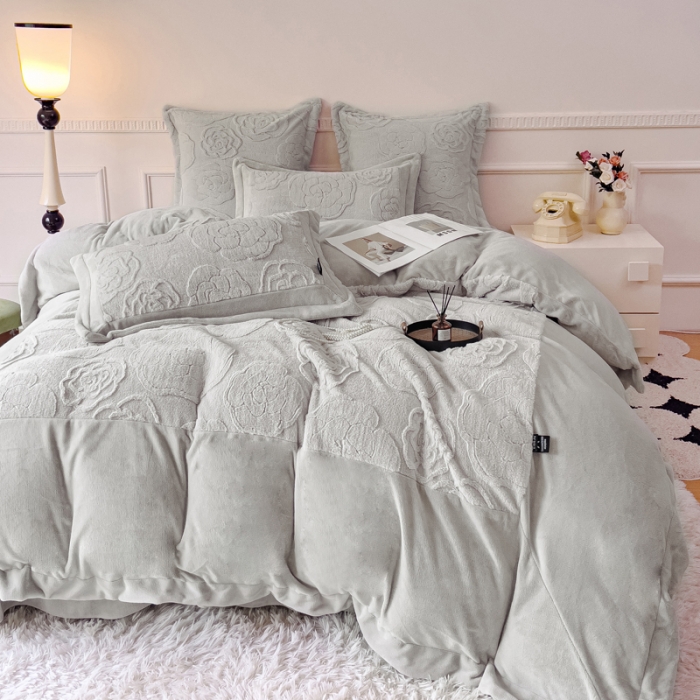 91家纺网 家纺一手货源 找家纺 品家居 2025新款AB版高克重兔绒牛奶绒四件套-花颂 花颂-灰色