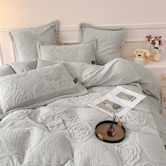 91家纺网 家纺一手货源 找家纺 品家居 2025新款AB版高克重兔绒牛奶绒四件套-花颂 花颂-灰色