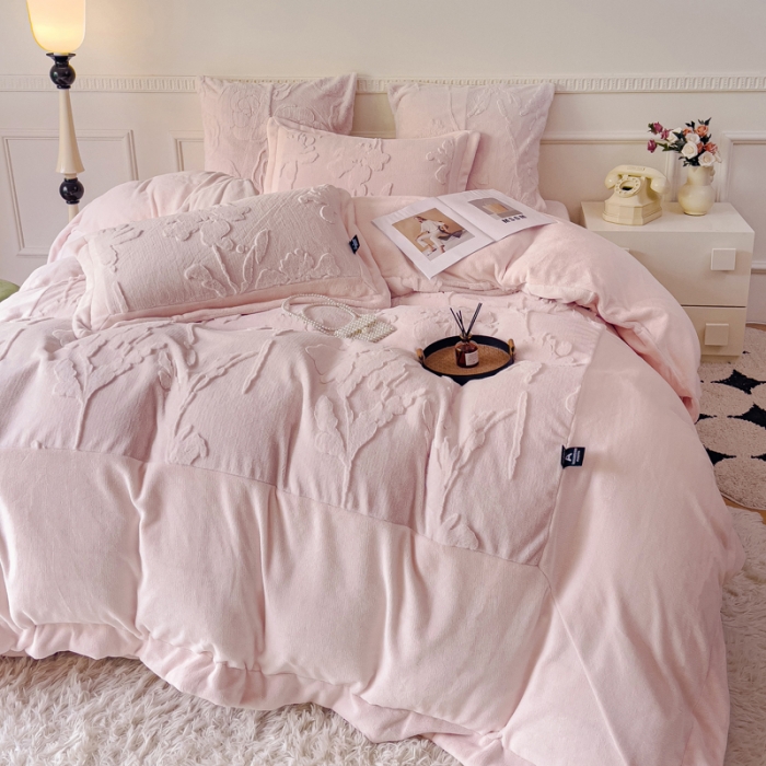 91家纺网 家纺一手货源 找家纺 （总）品家居 2025新款AB版高克重兔绒牛奶绒四件套-花絮