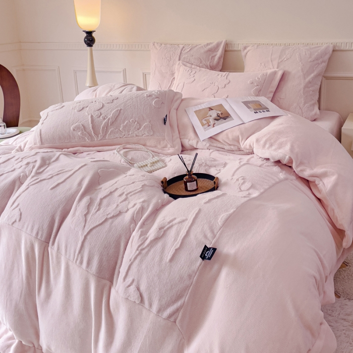 91家纺网 家纺一手货源 找家纺 （总）品家居 2025新款AB版高克重兔绒牛奶绒四件套-花絮