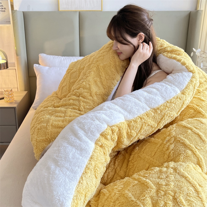 91家纺网 家纺一手货源 找家纺 永耀家纺 2024新款加厚塔芙绒冬被牛奶绒羊羔绒被子北极绒被芯 柠檬黄