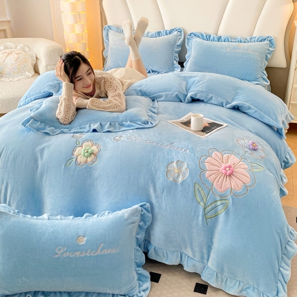 91家纺网 家纺一手货源 找家纺 漫布云9斤230g全消光婴儿绒被套兔毛绒牛奶绒贴布绣刺绣花四件套小清新