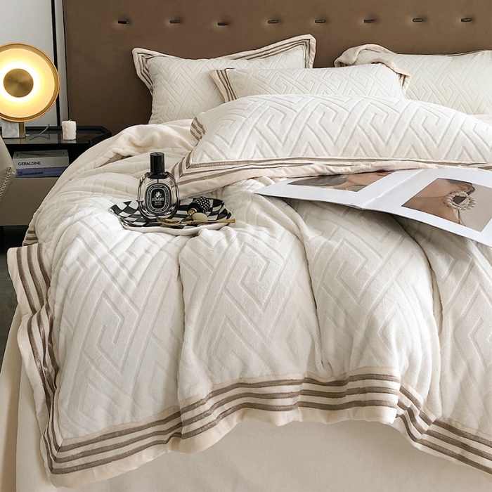 91家纺网 家纺一手货源 找家纺 乐蔻 2022轻奢纯色宽边烂花牛奶绒刺绣四件套 纪梵 凌波