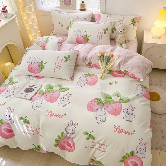 91家纺网 家纺一手货源 找家纺 曼之夏 2024新款13372全棉印花单被套 草莓兔