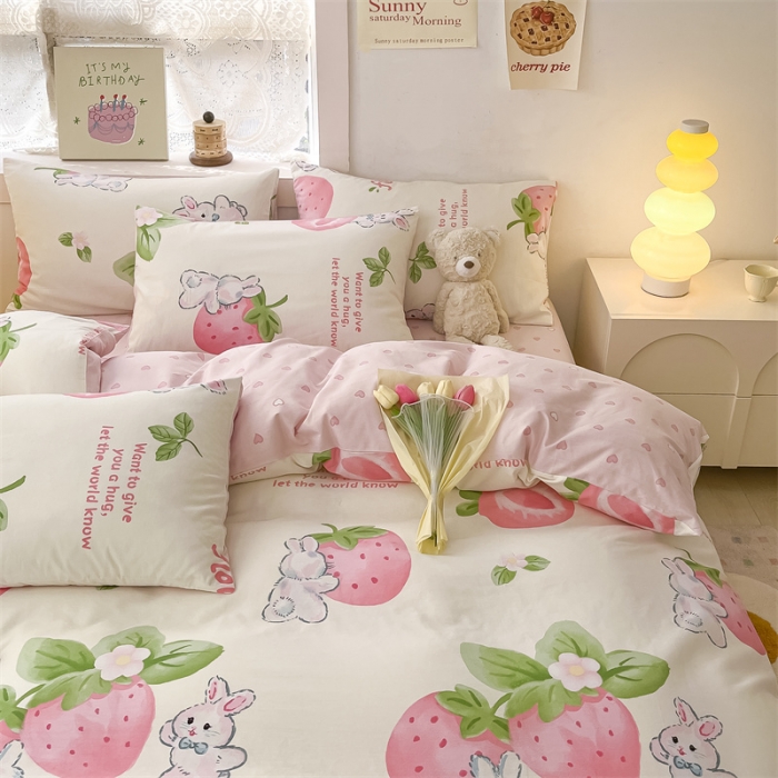 91家纺网 家纺一手货源 找家纺 曼之夏 2024新款13372全棉印花单被套 草莓兔
