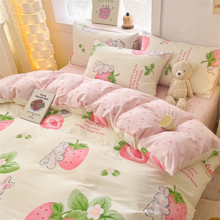 91家纺网 家纺一手货源 找家纺 曼之夏 2024新款13372全棉印花单被套 草莓兔
