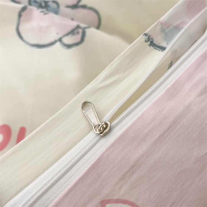 91家纺网 家纺一手货源 找家纺 曼之夏 2024新款13372全棉印花单被套 草莓兔