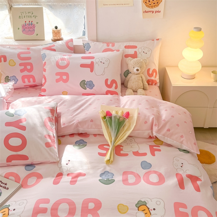 91家纺网 家纺一手货源 找家纺 曼之夏 2024新款13372全棉印花单被套 字母小兔