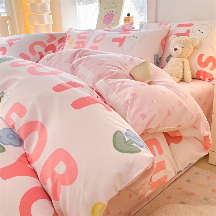 91家纺网 家纺一手货源 找家纺 曼之夏 2024新款13372全棉印花单被套 字母小兔