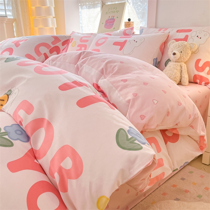 91家纺网 家纺一手货源 找家纺 曼之夏 2024新款13372全棉印花单被套 字母小兔