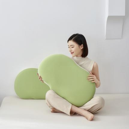 91家纺网 家纺一手货源 找家纺 麦肯锡 2024新款生物基零压力亲肤枕模特图40*60 牛油果绿