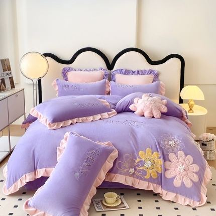 91家纺网 家纺一手货源 找家纺 漫布云9斤230g全消光婴儿绒被套兔毛绒牛奶绒贴布绣刺绣花四件套小清新