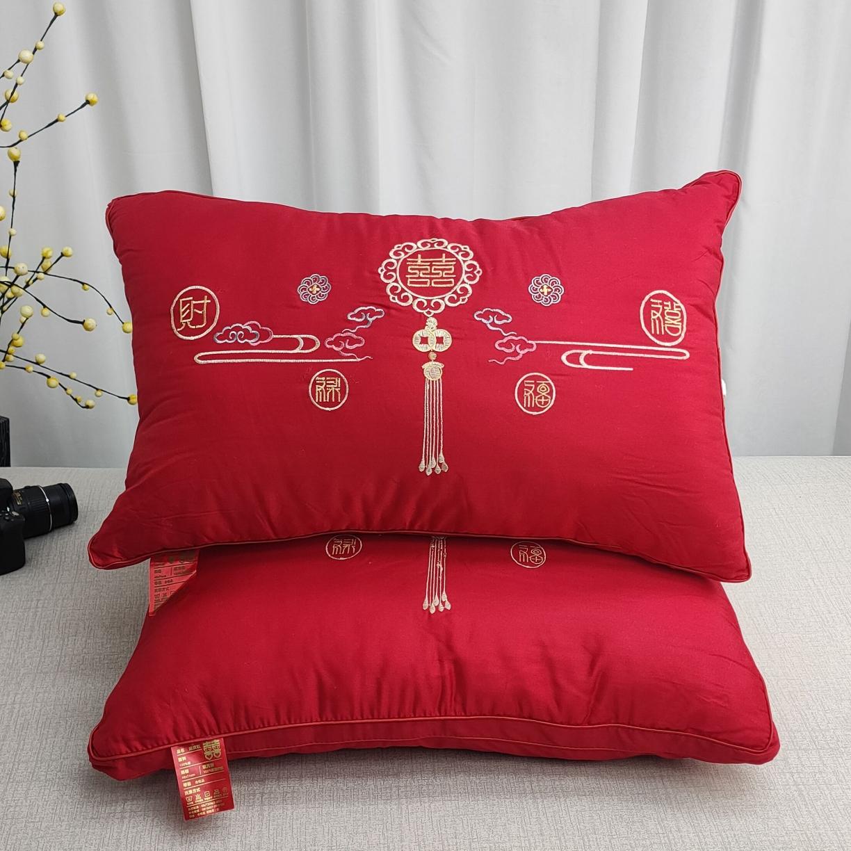 91家纺网 家纺一手货源 找家纺 荣运枕业 莫代尔全棉婚庆枕芯刺绣款羽丝绒纯棉立体枕头