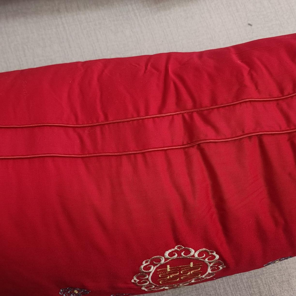 91家纺网 家纺一手货源 找家纺 荣运枕业 莫代尔全棉婚庆枕芯刺绣款羽丝绒纯棉立体枕头