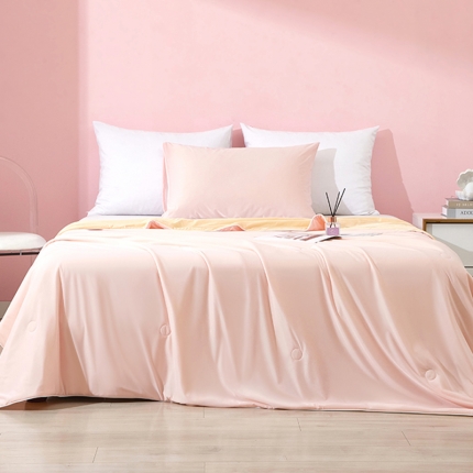 91家纺网 家纺一手货源 找家纺 科技氨纶凉感丝夏被 空调被  夏凉被针织纯色凉感夏被