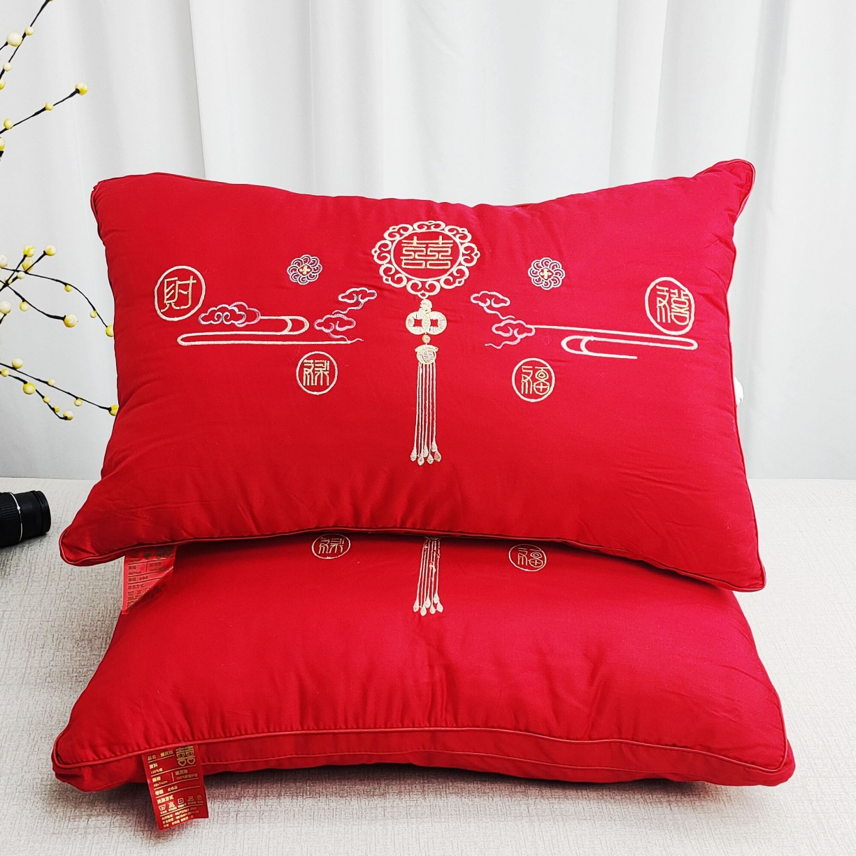 91家纺网 家纺一手货源 找家纺 荣运枕业 莫代尔全棉婚庆枕芯刺绣款羽丝绒纯棉立体枕头