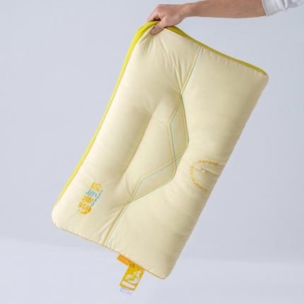 荣运枕芯 香蕉与奶保健枕头定型枕芯护颈枕