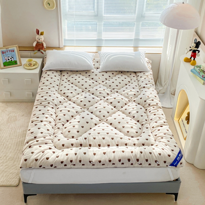 91家纺网 家纺一手货源 找家纺 缦卡琳家纺 2024新款活性生态棉大豆床垫 一心一意