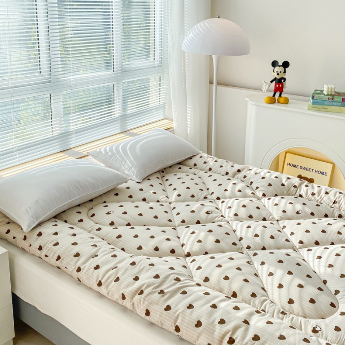 91家纺网 家纺一手货源 找家纺 缦卡琳家纺 2024新款活性生态棉大豆床垫 一心一意