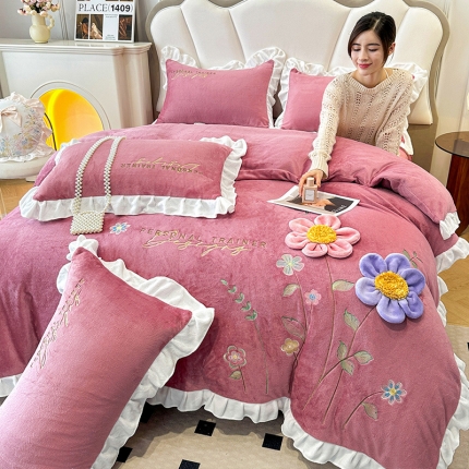 91家纺网 家纺一手货源 找家纺 9斤230g全消光婴儿绒被套兔毛绒牛奶绒贴布绣刺绣花四件套小清新