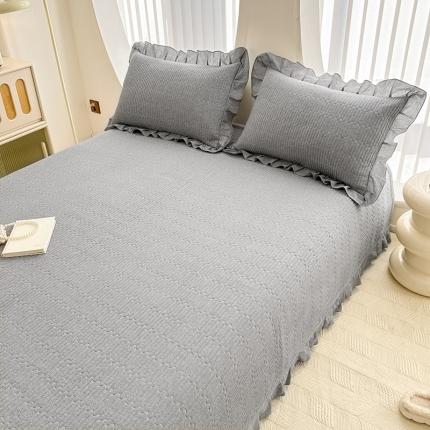 91家纺网 家纺一手货源 找家纺 岚吉 新款40支133*72全棉斜纹夹棉绗缝小花边床盖 烟灰