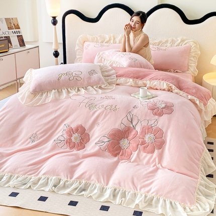 91家纺网 家纺一手货源 找家纺 漫布云秋冬230g9.5斤全消光牛奶绒四件套法式公主风婴儿绒雪纺花边款