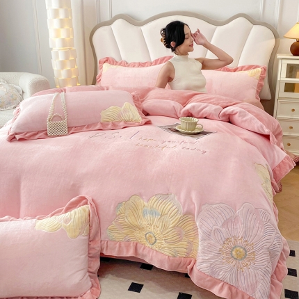 91家纺网 家纺一手货源 找家纺 漫布云秋冬230g9.5斤全消光牛奶绒四件套法式公主风婴儿绒雪纺花边款