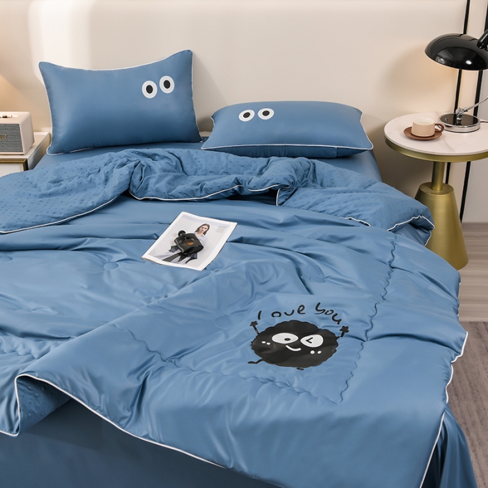 91家纺网 家纺一手货源 找家纺 艾兜坊 2024新款水洗真丝大豆被空调被夏被小煤球系列 小煤球-宾利蓝