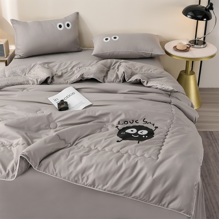 91家纺网 家纺一手货源 找家纺 艾兜坊 2024新款水洗真丝大豆被空调被夏被小煤球系列 小煤球-山中灰