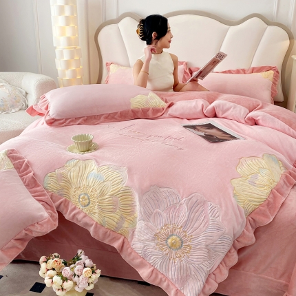 91家纺网 家纺一手货源 找家纺 漫布云秋冬230g9.5斤全消光牛奶绒四件套法式公主风婴儿绒雪纺花边款