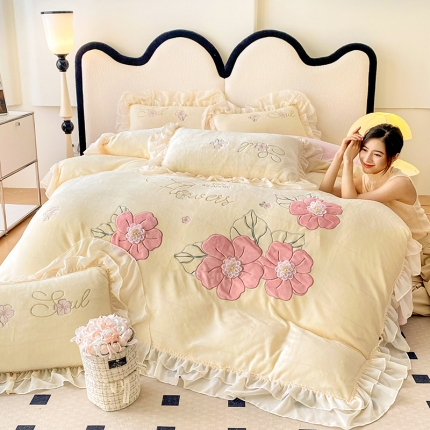 91家纺网 家纺一手货源 找家纺 秋冬230g9.5斤全消光牛奶绒四件套法式公主风婴儿绒雪纺花边款