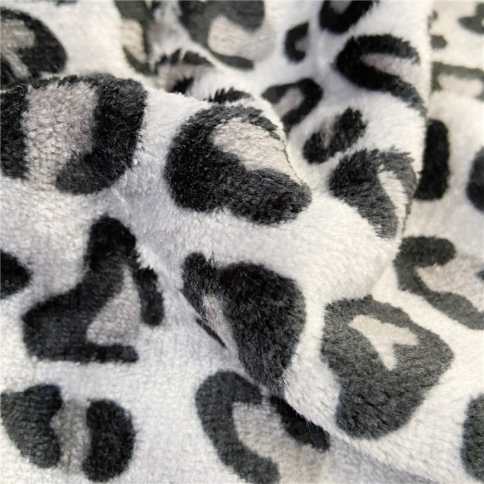 91家纺网 家纺一手货源 找家纺 卡奥 2024新款双层复合云貂绒北极绒休闲毛毯 黑豹点
