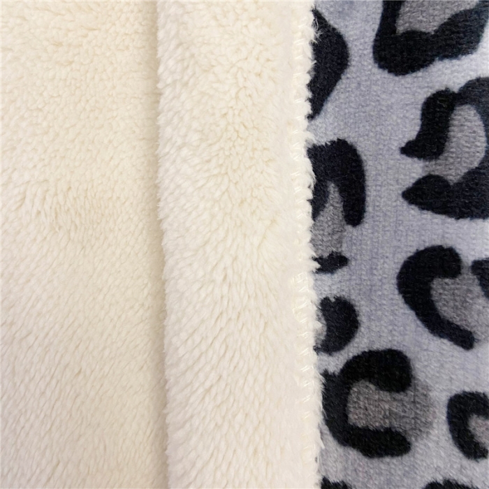91家纺网 家纺一手货源 找家纺 卡奥 2024新款双层复合云貂绒北极绒休闲毛毯 黑豹点
