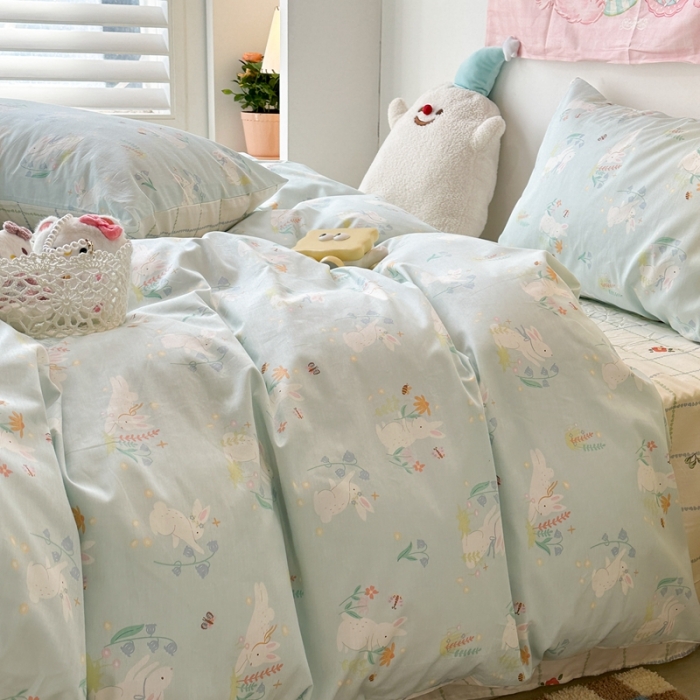 91家纺网 家纺一手货源 找家纺 昔可 2024新款全棉小清新印花四件套 花花小白兔 蓝底