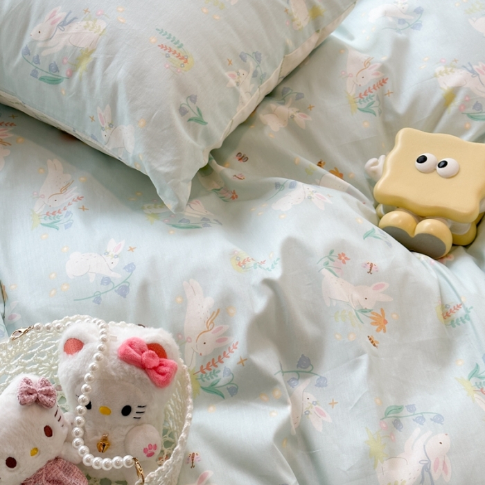 91家纺网 家纺一手货源 找家纺 昔可 2024新款全棉小清新印花四件套 花花小白兔 蓝底