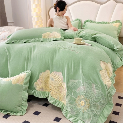 91家纺网 家纺一手货源 找家纺 漫布云秋冬230g9.5斤全消光牛奶绒四件套法式公主风婴儿绒雪纺花边款