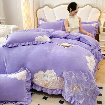 91家纺网 家纺一手货源 找家纺 漫布云秋冬230g9.5斤全消光牛奶绒四件套法式公主风婴儿绒雪纺花边款