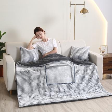 吉利 2023新款剪彩格牛奶绒抱枕被经典格