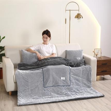 91家纺网 家纺一手货源 找家纺 吉利 2023新款剪彩格牛奶绒抱枕被经典褐色