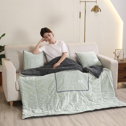 吉利 2023新款剪彩格牛奶绒抱枕被水绿色