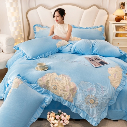 91家纺网 家纺一手货源 找家纺 苏米娜2024新款9.5斤全消光牛奶绒四件套法式公主风婴儿绒雪纺花边款