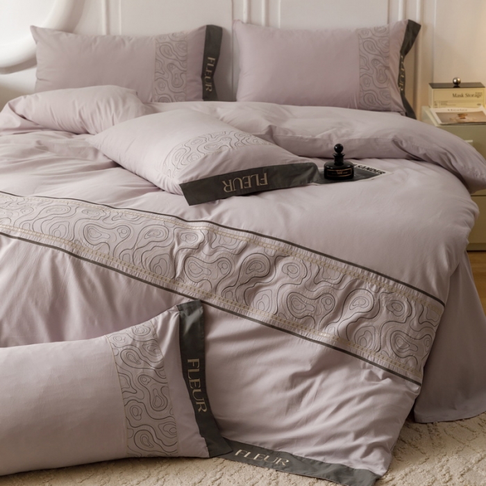 91家纺网 家纺一手货源 找家纺 艾莱家纺  2024新款A类全棉水洗棉加厚绣花四件套 威廉-千夏紫