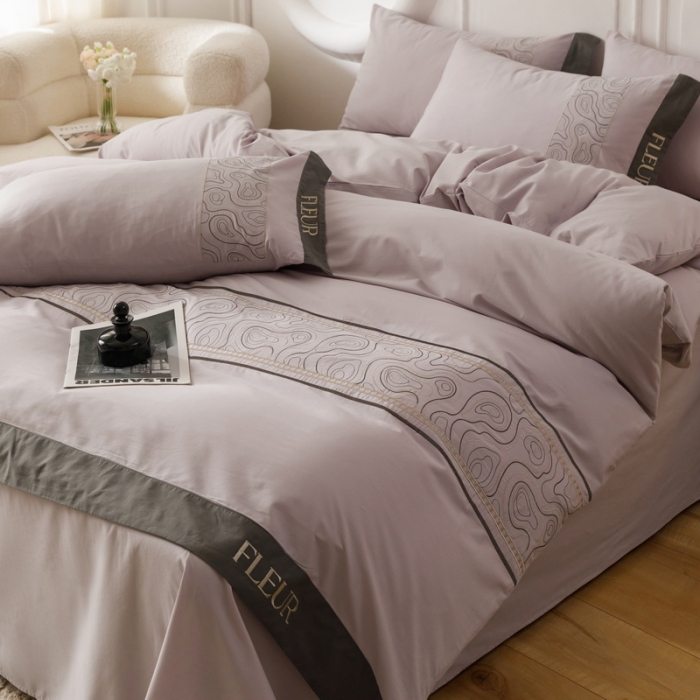 91家纺网 家纺一手货源 找家纺 艾莱家纺  2024新款A类全棉水洗棉加厚绣花四件套 威廉-千夏紫